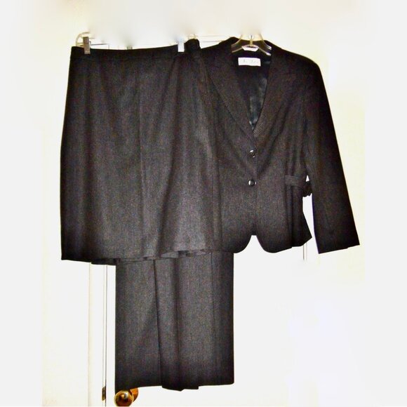 MaxMara Dark Gray Pinstripe Wool Blend 3 Piece Suit Set - Picture 1 of 11